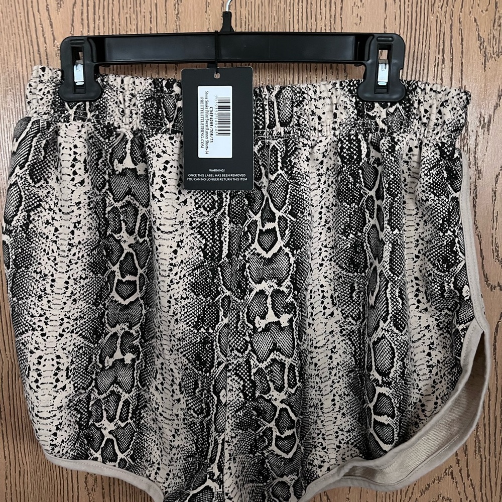 Prettylittlething (PLT) shorts size large